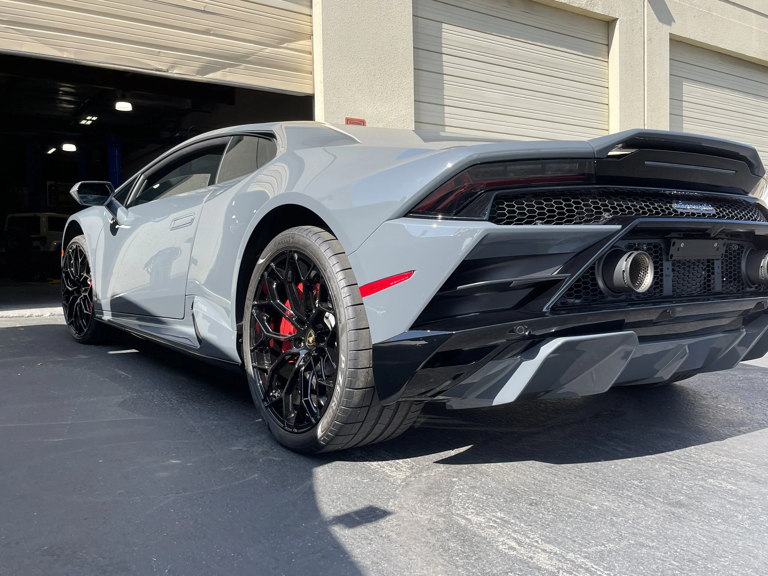 2020 Lamborghini Huracan EVO Coupe (Grigio Telesto) — DETAILERSHIP™
